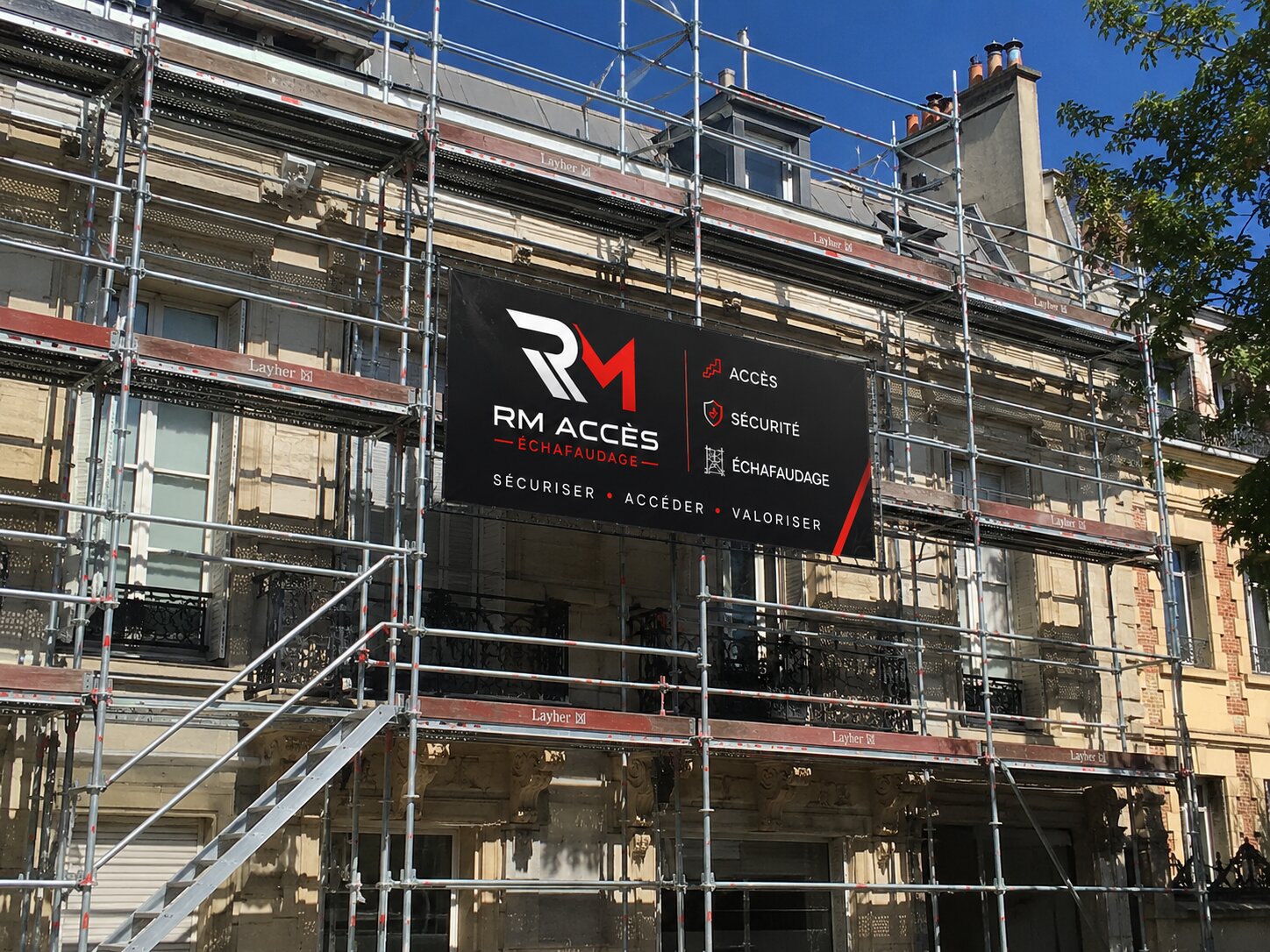 Ravalement de façade sous échafaudage RM Accès Échafaudage